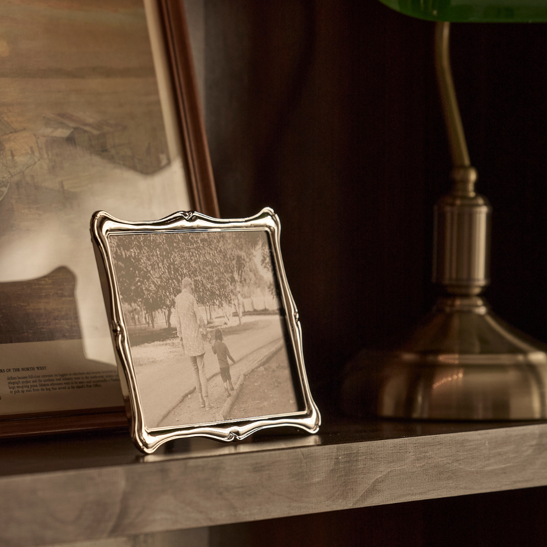 THE CLARA PHOTO FRAME (4"x6")