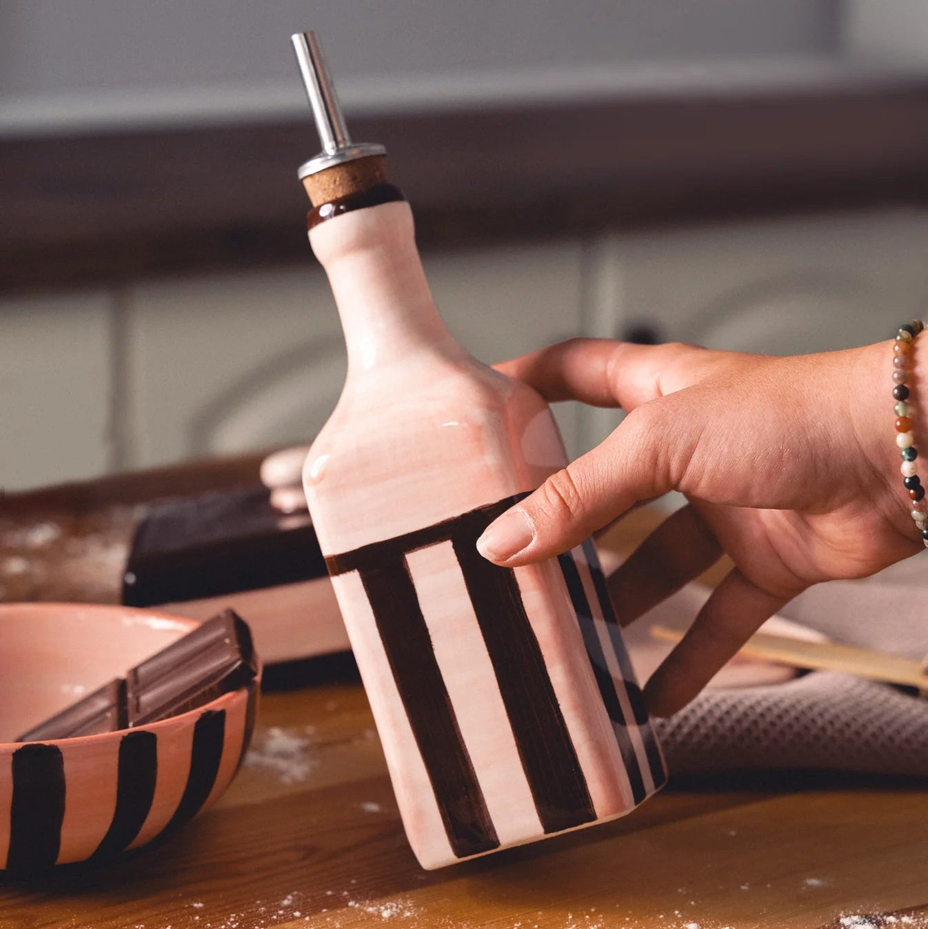 CERAMIC OIL DISPENSER (CHOCOLATE)