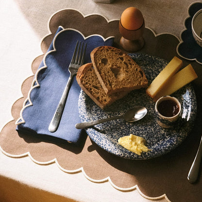 MOCHA SCALLOPED LINEN PLACEMATS