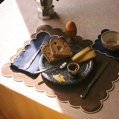 MOCHA SCALLOPED LINEN PLACEMATS