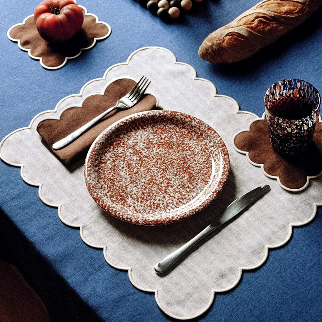 OFF-WHITE SCALLOPED LINEN PLACEMATS